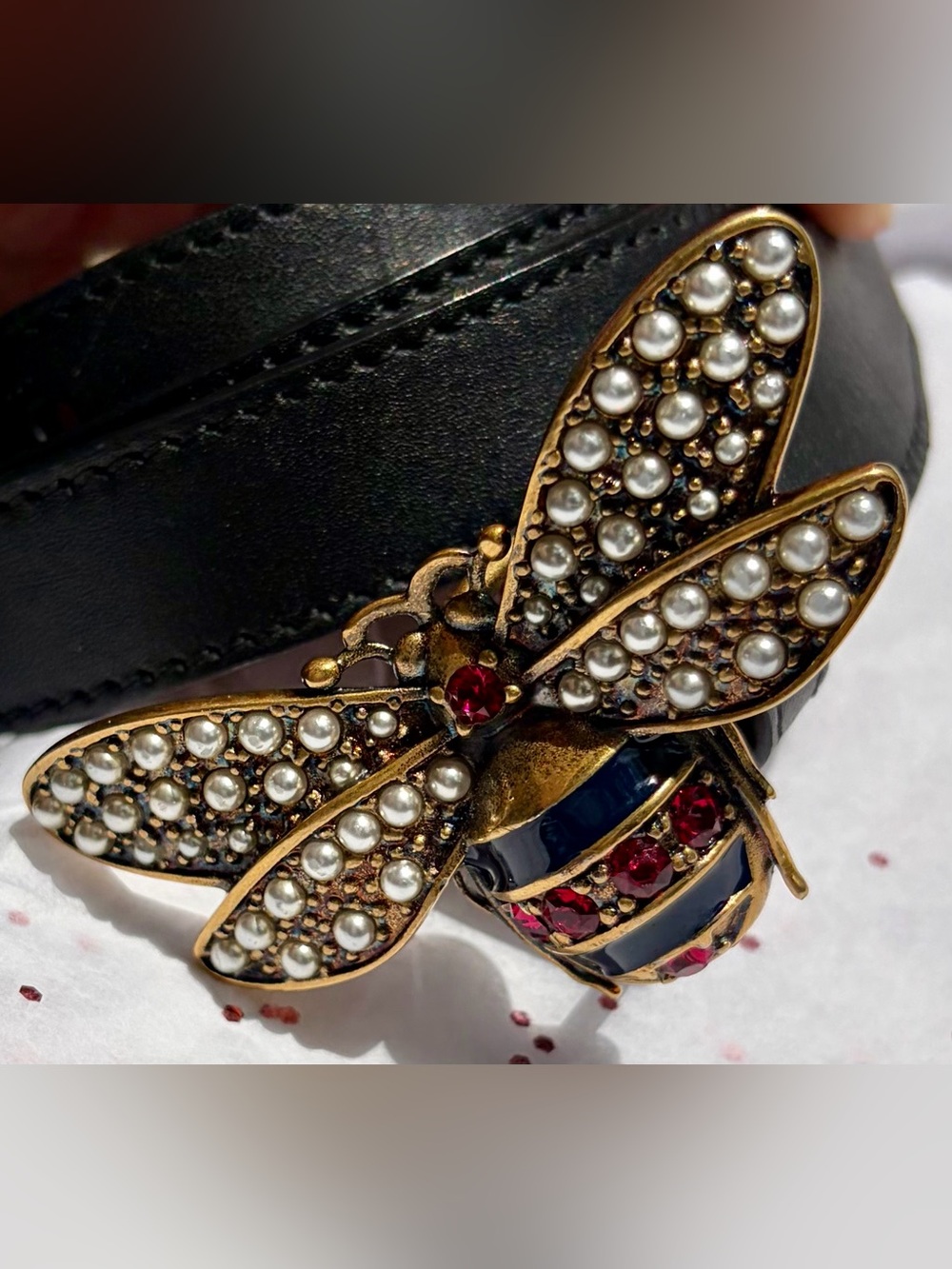 EUC! GUCCI Skinny Black Leather Women's Belt w/Bee Crystal Buckle Size Medium
